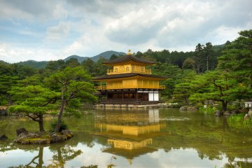 Chùa Kinkakuji vào mùa hè Chùa Kinkakuji vào mùa hè