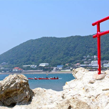 Bãi biển Isshiki ở Hayama vào mùa hè Bãi biển Isshiki ở Hayama vào mùa hè