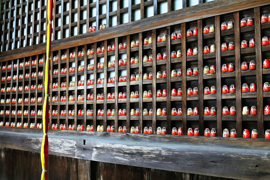 Ngôi chùa Daruma may mắn: Katsuoji