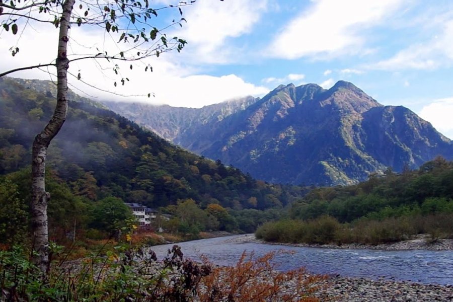 Dạo quanh hồ Kamikochi Taisho