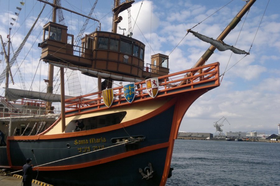 Vịnh Osaka - Du thuyền Santa Maria