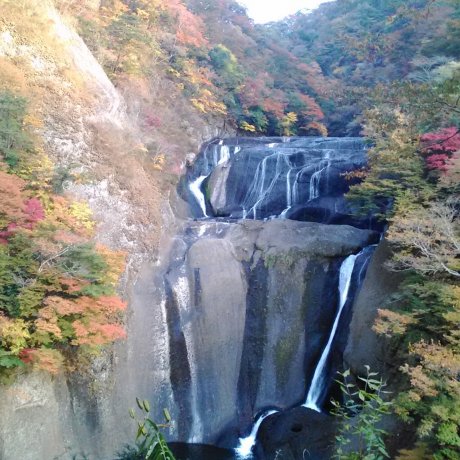 Mùa thu trên thác Fukuroda, Ibaraki Mùa thu trên thác Fukuroda, Ibaraki