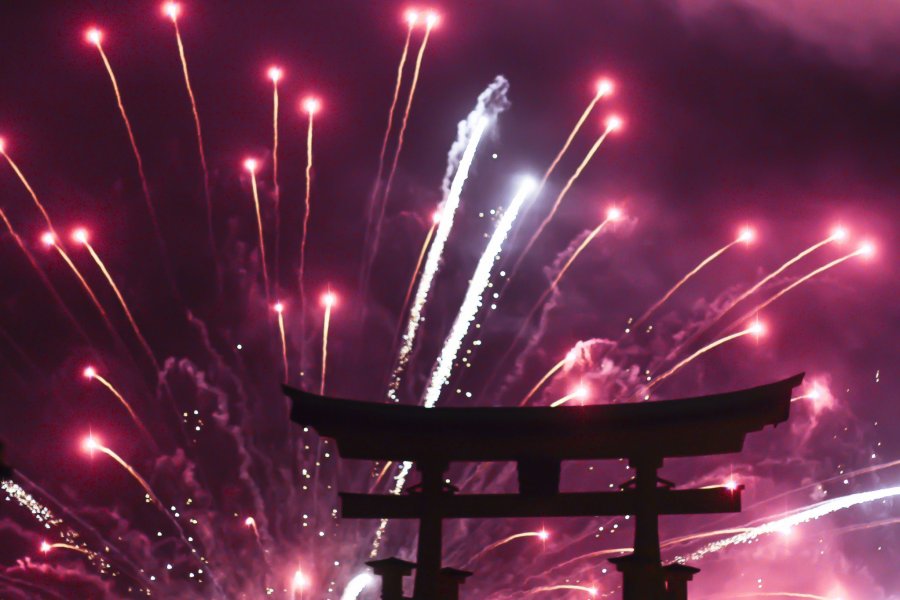 Trải nghiệm ngắm pháo hoa Miyajima