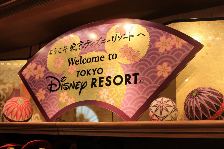 Quà lưu niệm từ Disney cho khách nước ngoài tại Nhật Bản