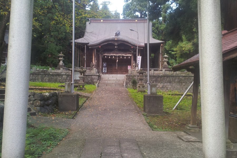 Đền Suwa ở Yuzawa